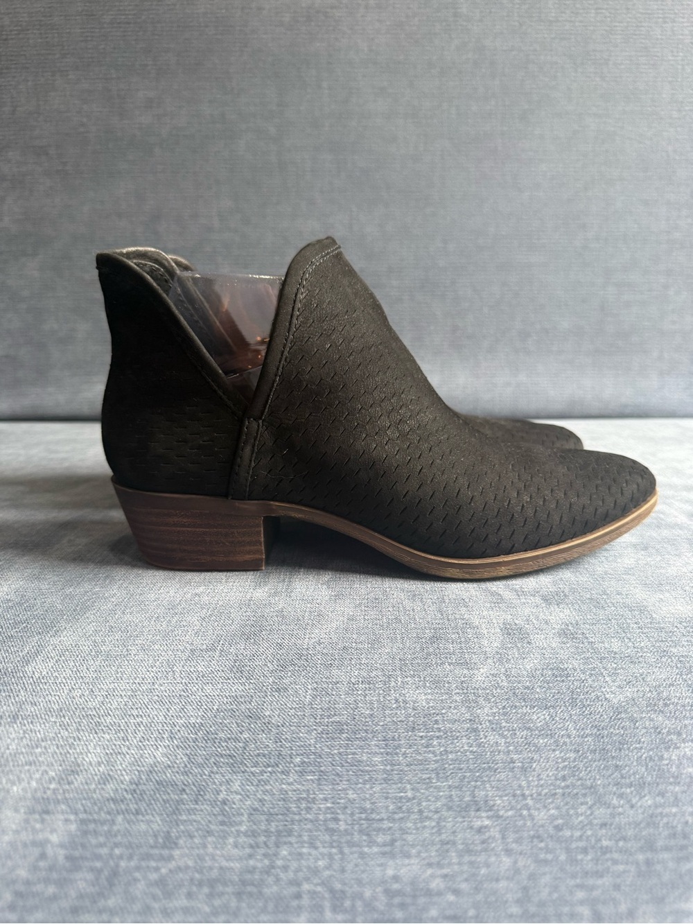 Lucky Brand Women’s Baley Ankle Booties SZ 8M Black Suede Cut Out Slip On Heeled